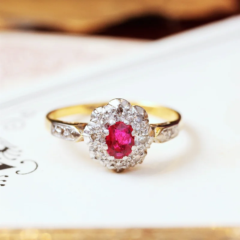 CUUUUTE!! Vintage Ruby & Diamond Cluster Ring