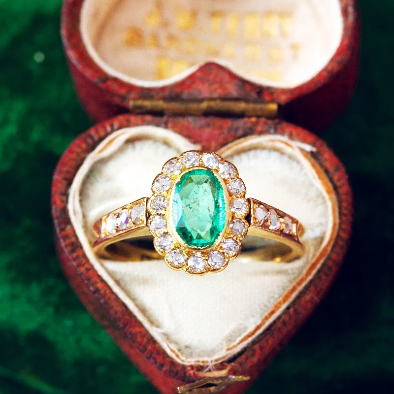 Darling! Pretty Vintage Emerald & Diamond Cluster Ring