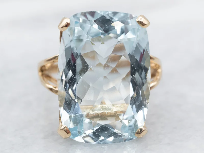 Exquisite Yellow Gold Aquamarine Solitaire Cocktail Ring